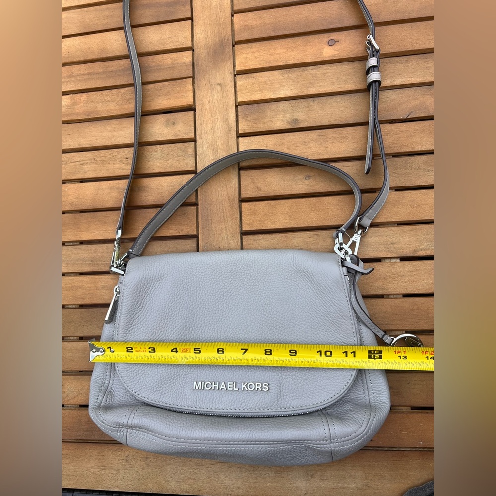 Like New Michael Kors Bedford Shoulder Bag Crossbody‎ Bag In Pearl Grey - Picture 6 of 8